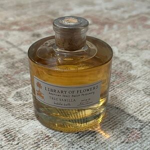 Woman’s NWTS  Library Of Flowers True Vanilla Bubble Bath